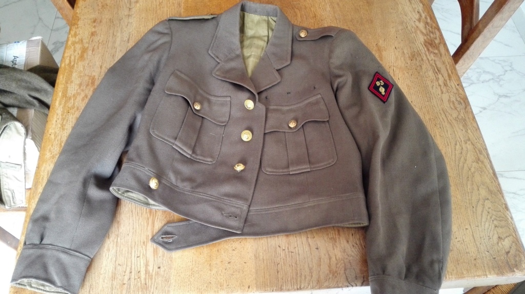 2 vestes françaises avec insignes et 1 pantalon à identifier Img_2232