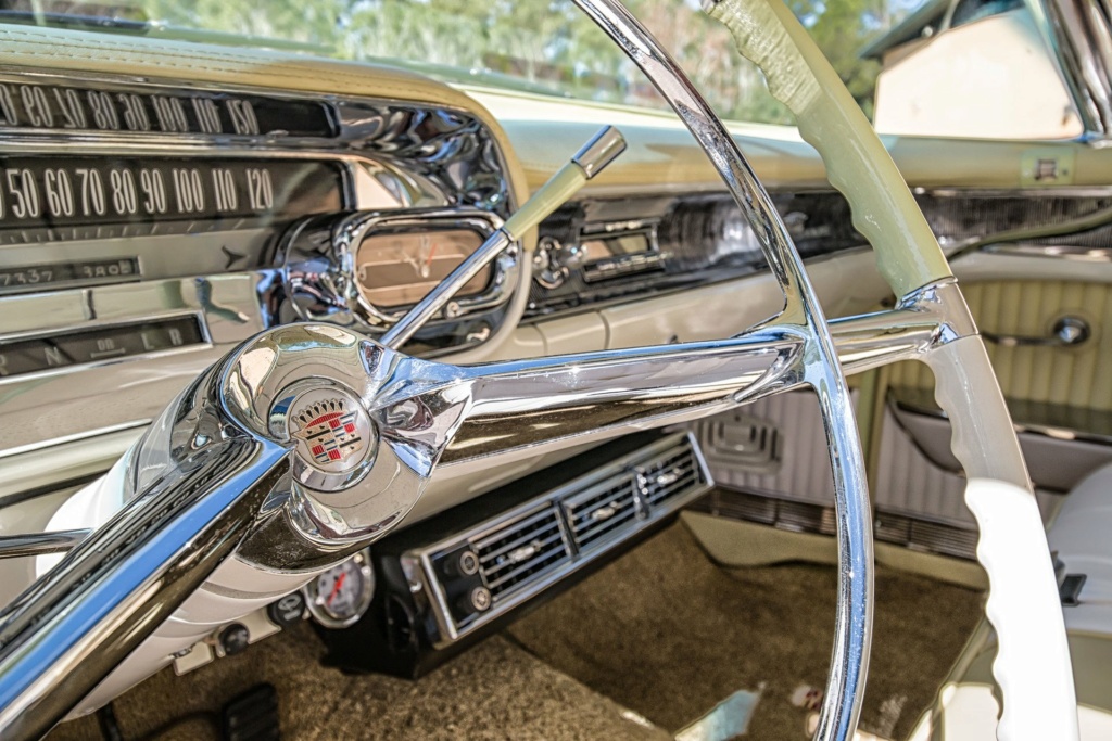 Un beau grand classique, la Cadillac Coupe deVille 1958. 1958_c15