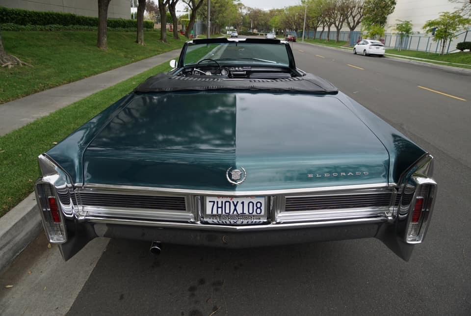 La très énorme Cadillac Eldorado convertible 1965. 1965_c13