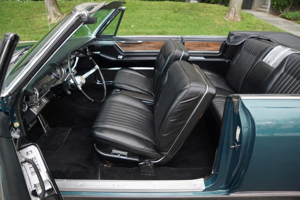 La très énorme Cadillac Eldorado convertible 1965. 1965_c20