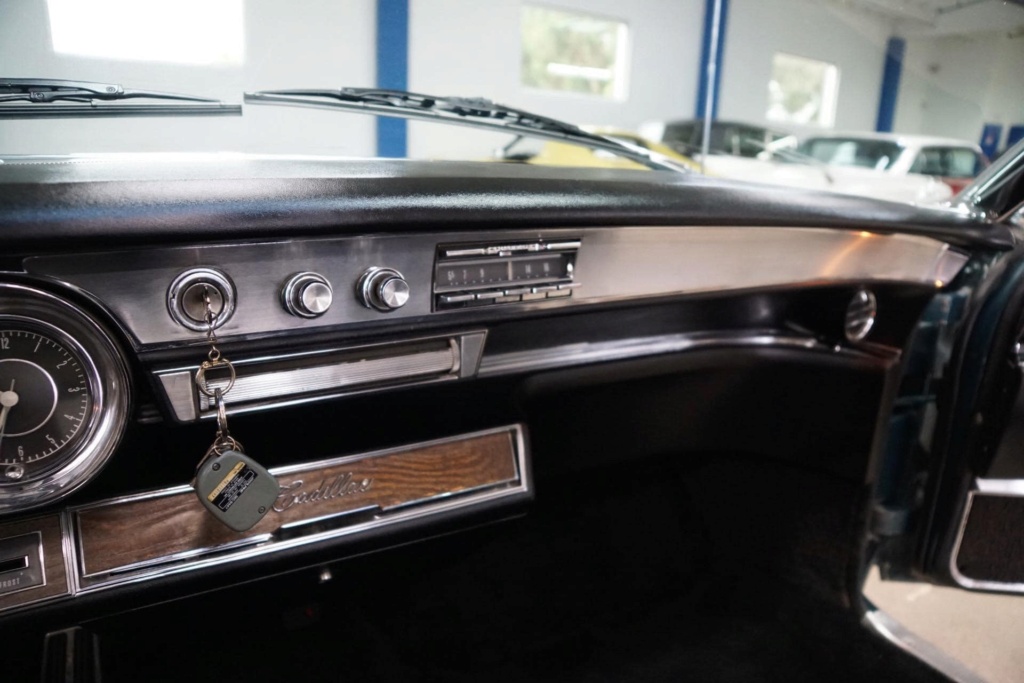 La très énorme Cadillac Eldorado convertible 1965. 1965_c24