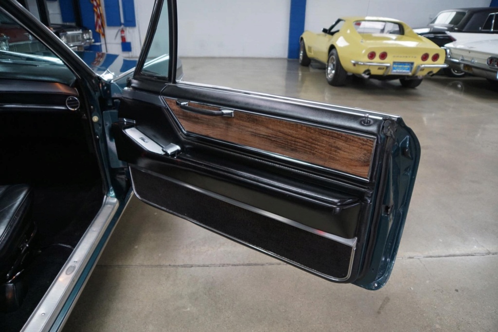 La très énorme Cadillac Eldorado convertible 1965. 1965_c25