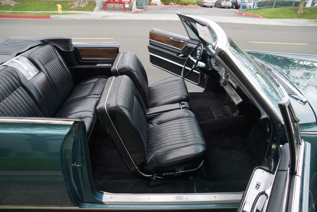 La très énorme Cadillac Eldorado convertible 1965. 1965_c28