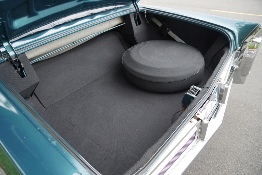 La très énorme Cadillac Eldorado convertible 1965. 1965_c33