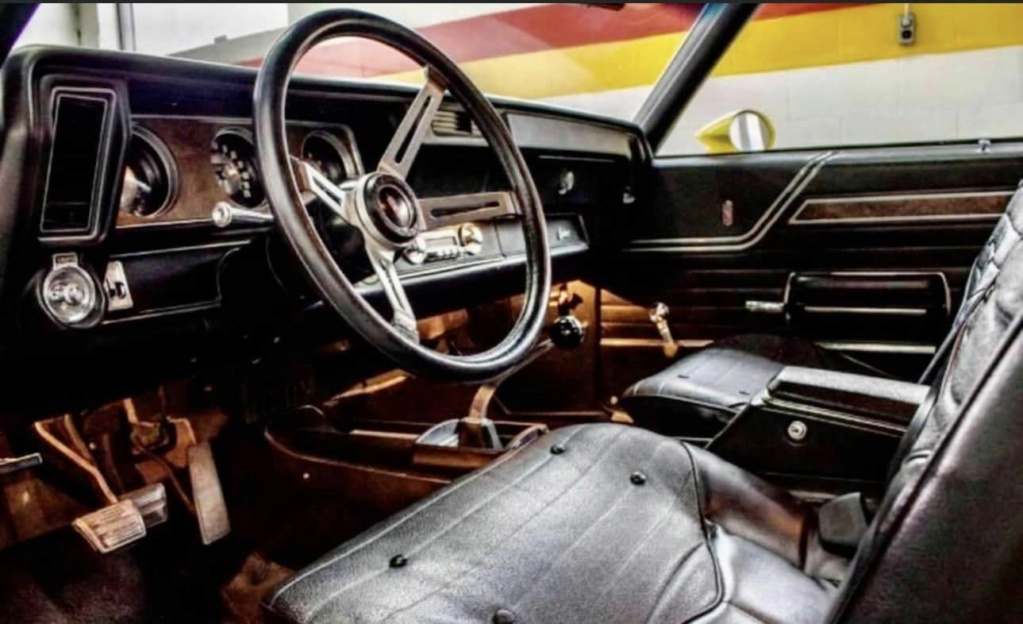 Un flamboyant Oldsmobile Cutlass Rallye 350, 1970. 1970_o39