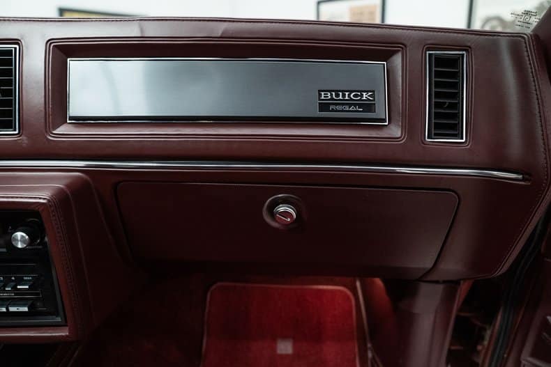 Le Buick T-Type 3.8L V6 Turbocharged, 1986. 1986_b23