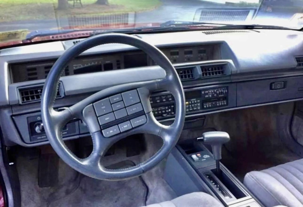 Une rare Pontiac 6000 STE "AWD" (tout électronique) 1989. 1989_p21