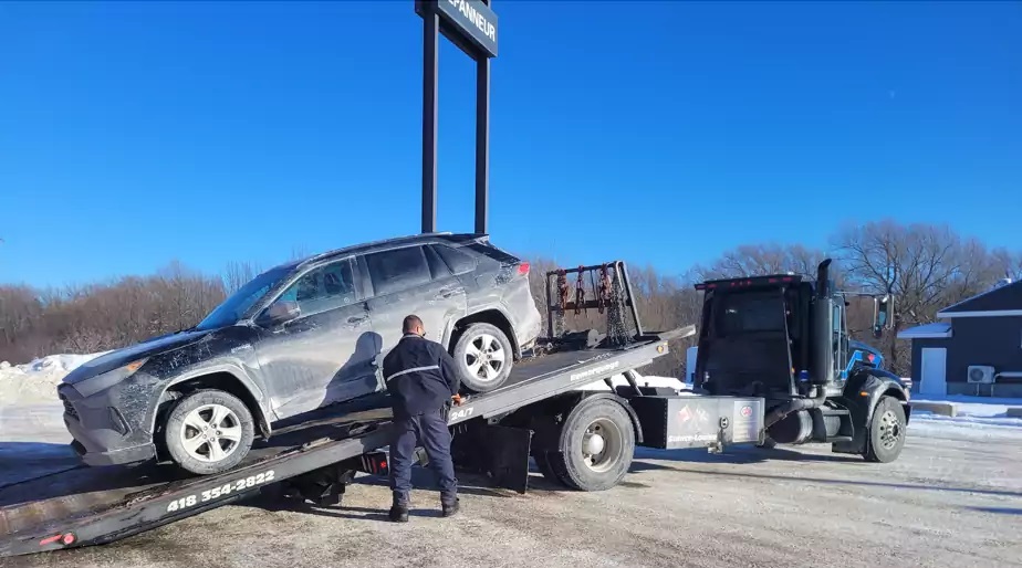 Toyota dans l'eau chaude: Un câble a $6800.00 corodé et non protégé. Tow11