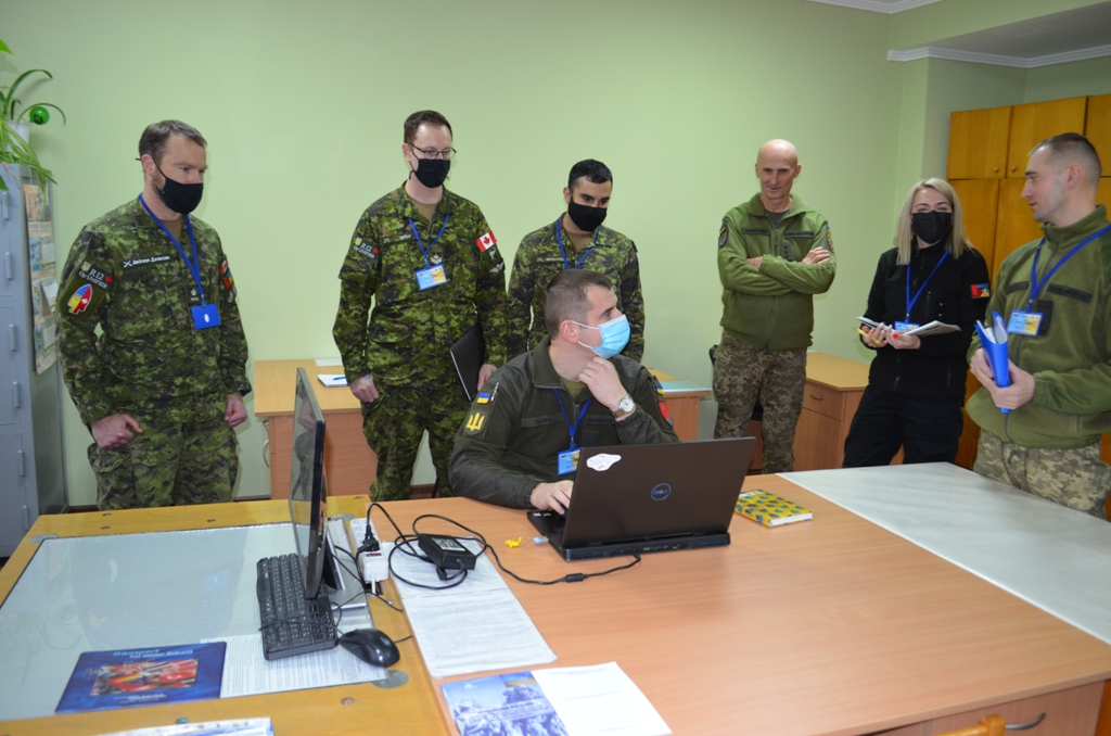 Військові з місії UNIFIER відвідали топогеодезичний центр ЗС України Dsc_0012