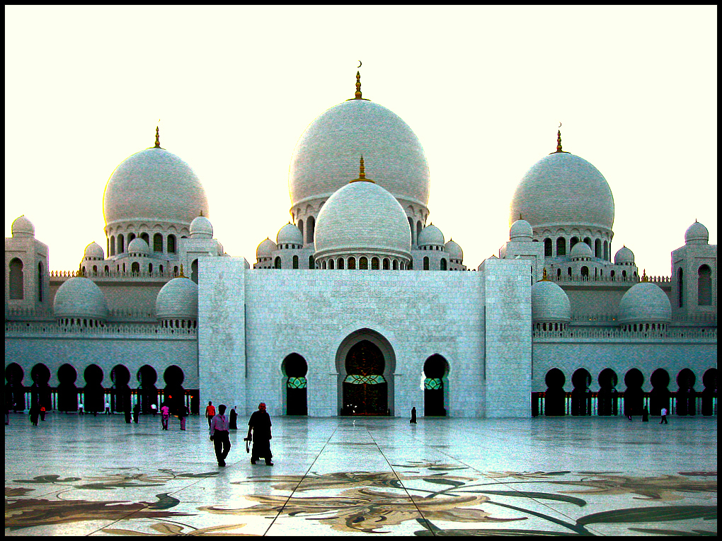 L'entrée de la mosquée Sheikh Zayed Entrzo12