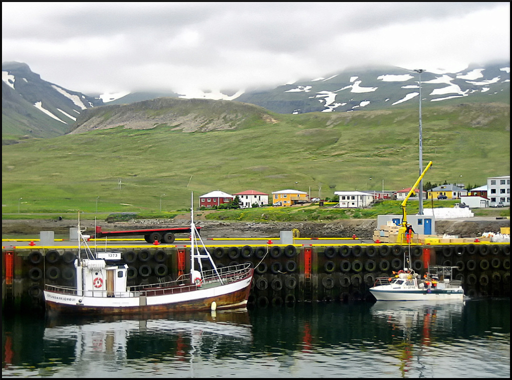 [Paysages]  ☞ Un petit port islandais Port_d12