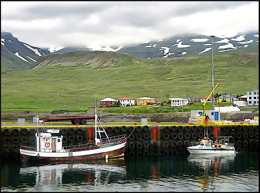[Paysages]  ☞ Un petit port islandais Port_d14