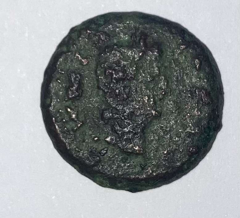 Semis de Emérita Augusta, época de Augusto. Águila entre dos signa; debajo L/E - V/X. 3c799610