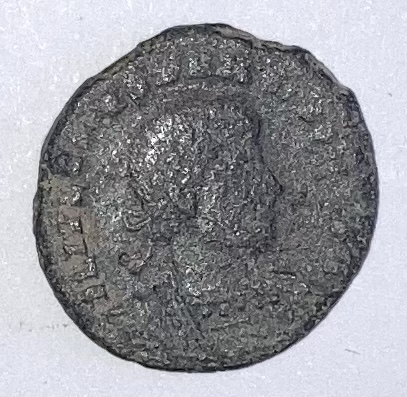 AE3 de Constantino II. GLORIA EXERCITVS. Soldados entre 2 estandartes. Alexandría 55839d10