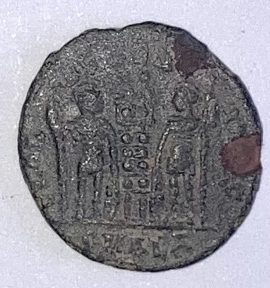 AE3 de Constantino II. GLORIA EXERCITVS. Soldados entre 2 estandartes. Alexandría D68f9610