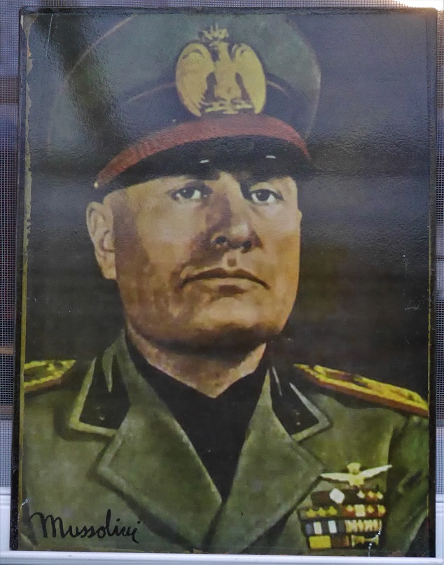 plaque de Mussolini P1180721