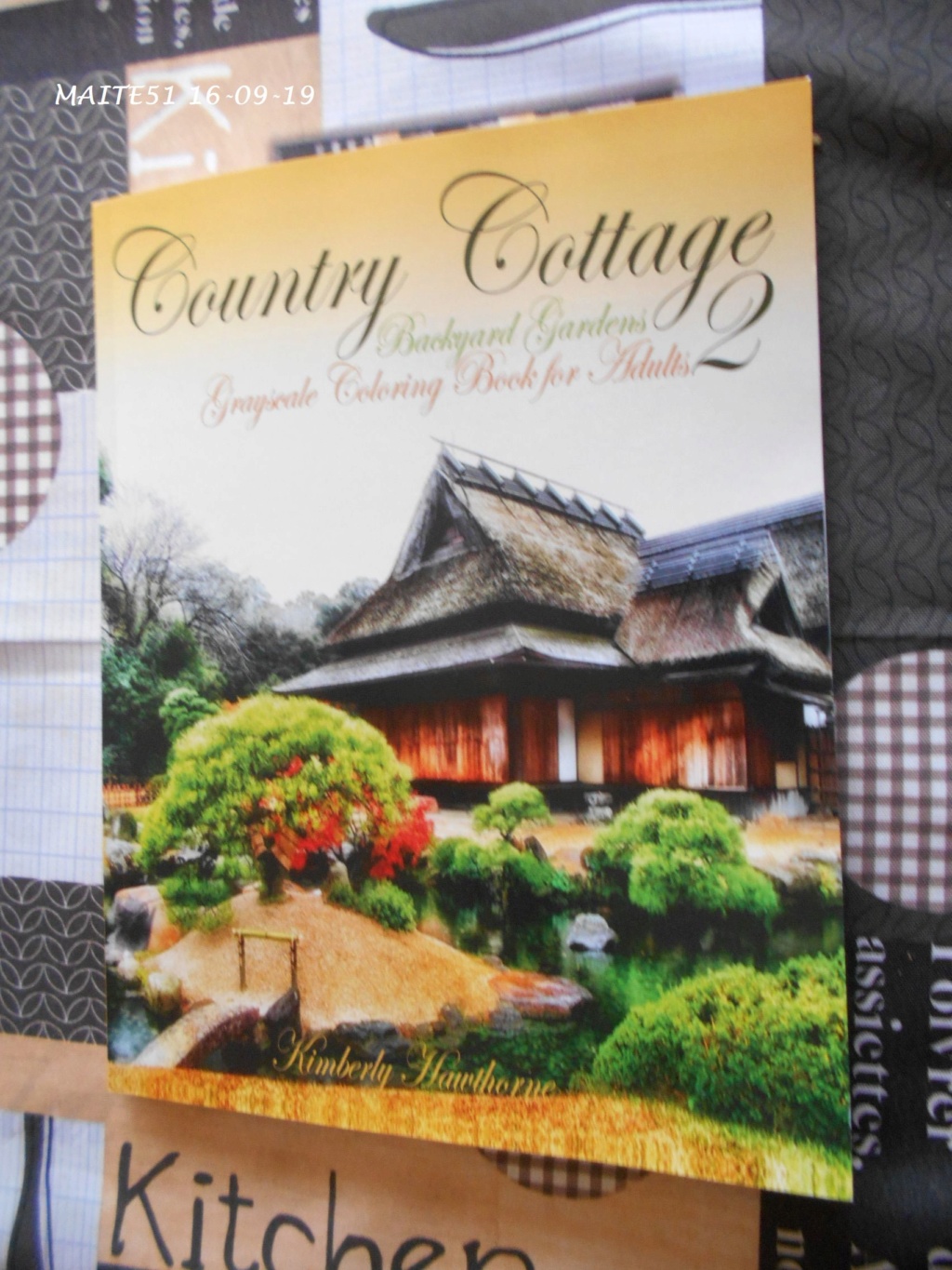 "Country Cottage 2 - Backyard Gardens" de Kimberly Hawthorne Album_22