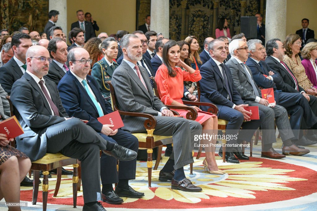 ACTOS CONJUNTOS DE LOS REYES O LA FAMILIA REAL II - Página 19 465