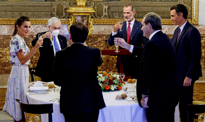 ACTOS CONJUNTOS DE LOS REYES O LA FAMILIA REAL - Página 21 Brindi10