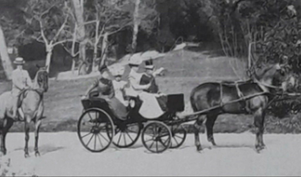 PRINCESA DE ASTURIAS MARÍA DE LAS MERCEDES Y LA INFANTA  MARÍA TERESA, HIJAS DE ALFONSO XII. SEGUNDA ESPOSA DEL PRÍNICPE FERNANDO: DUQUESA DE TALAVERA DE LA REINA - Página 19 Casa_d13