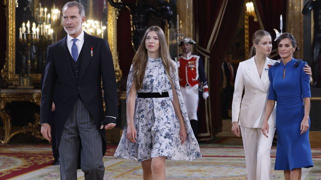 JURA DE BANDERA Y ACTOS PREVIOS. JURA DE LA CONSTITUCIÓN,MAYORÍA DE EDAD DE S.A. R. LA PRINCESA DE ASTURIAS, LEONOR DE BORBÓN - Página 9 F_elc358