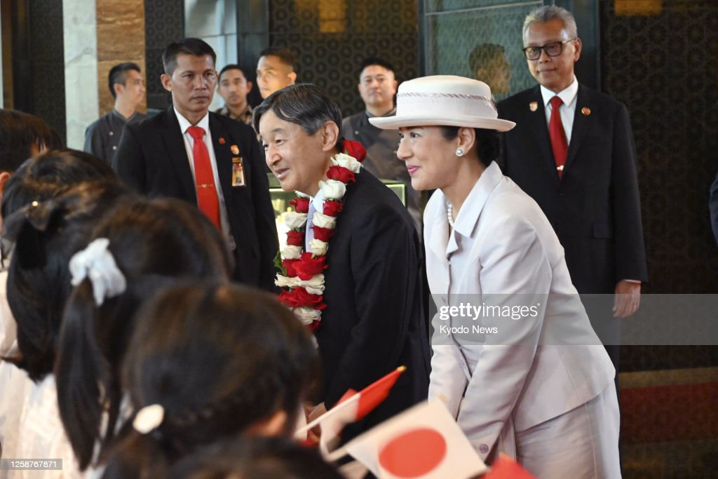 EMPERADORES NARUHITO Y MASAKO - Página 2 Gett2724