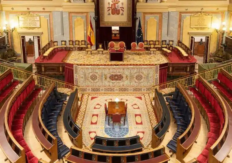 JURA DE BANDERA Y ACTOS PREVIOS. JURA DE LA CONSTITUCIÓN,MAYORÍA DE EDAD DE S.A. R. LA PRINCESA DE ASTURIAS, LEONOR DE BORBÓN - Página 5 Hemici10