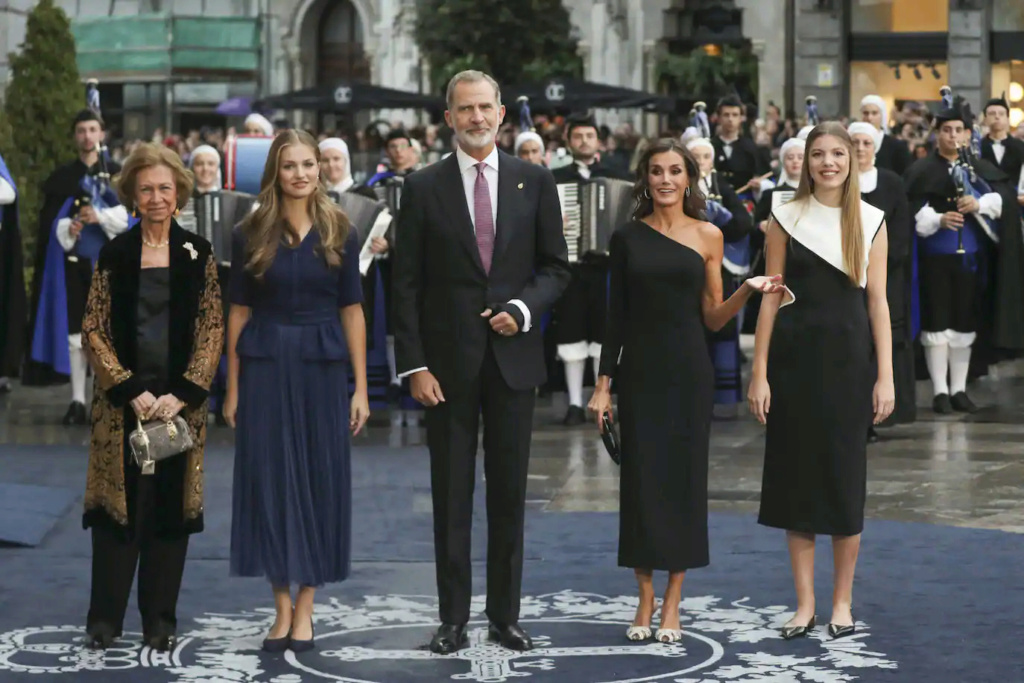 PREMIOS PRINCESA DE ASTURIAS 2019-2020-2021-2022-2023-2024 - Página 26 Looks-25