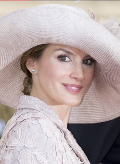 JOYAS DE  LA REINA LETIZIA - Página 3 Scre1070