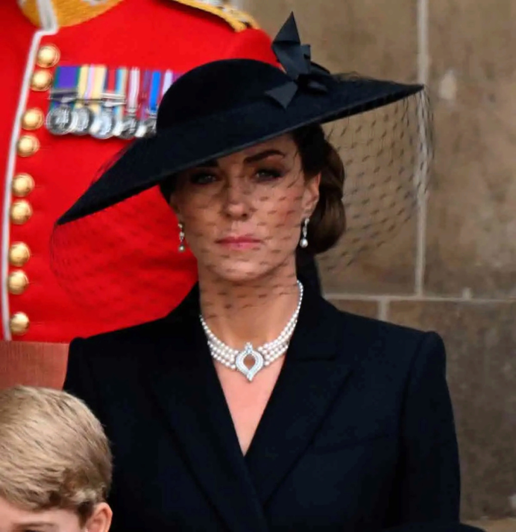 FUNERAL DE LA REINA ISABEL II y PROCLAMACIÓN FORMAL COMO REY DE CARLOS III  - Página 5 Seman494