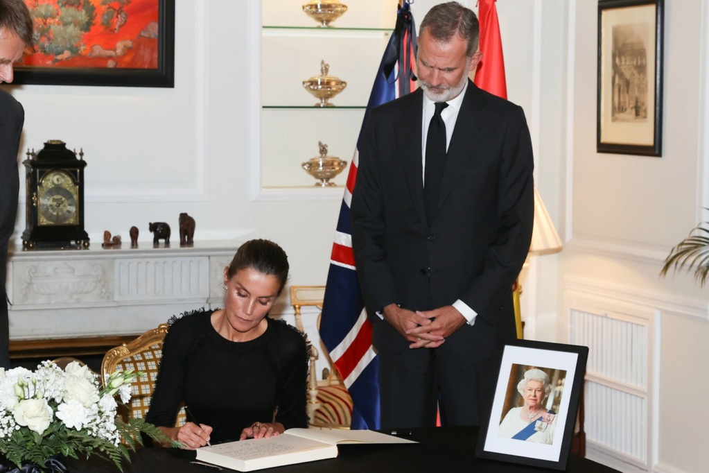 FUNERAL DE LA REINA ISABEL II y PROCLAMACIÓN FORMAL COMO REY DE CARLOS III  Sm_fir21