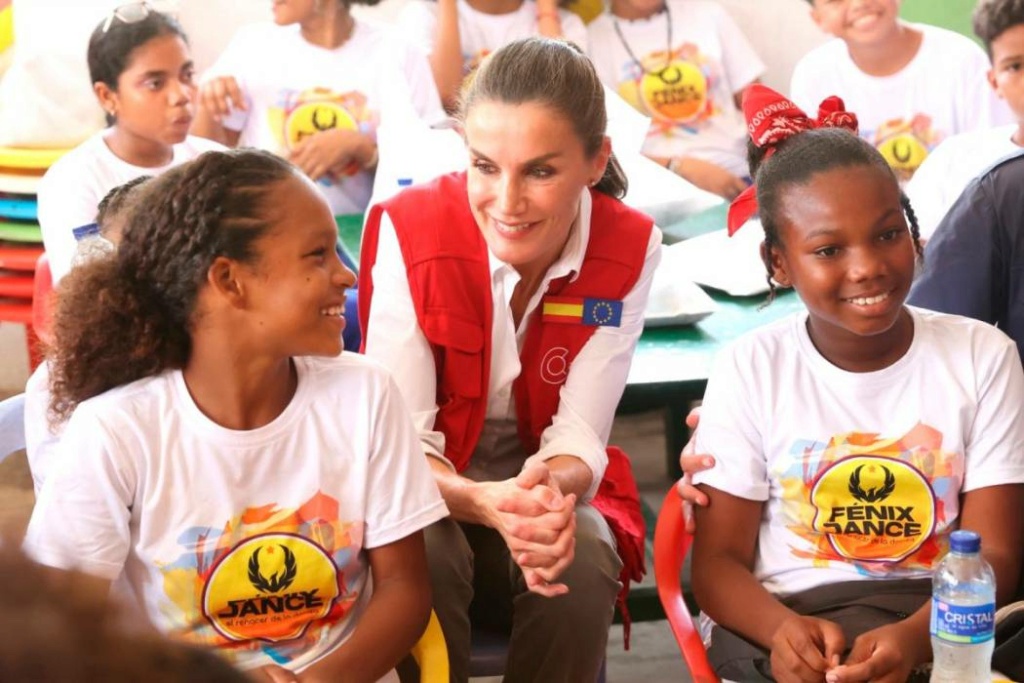 VIAJES DE COOPERACIÓN DE LA REINA LETIZIA - Página 2 Visita37