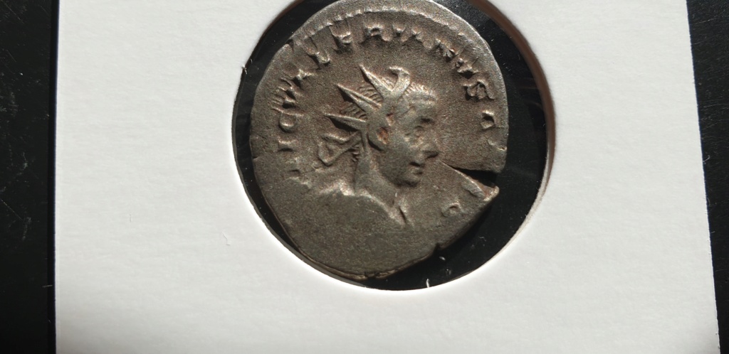 Antoniniano de Valeriano II. PIETAS AVGG. Elementos de sacrificio. Roma 2019-028