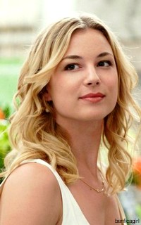 Emily VanCamp Sans_t99