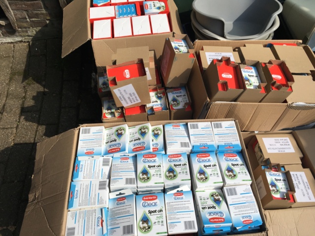 Prachtige donaties en een mega bult antivlo pipetten voor katten. Img_8417