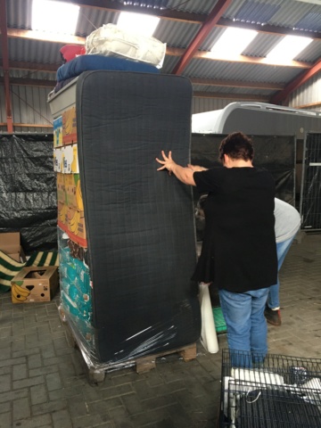 4 pallets voor Asociación de Rescate Animal Brigada Animalista Img_8522