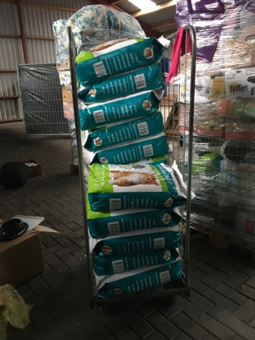 4 pallets voor Asociación de Rescate Animal Brigada Animalista Img_8529