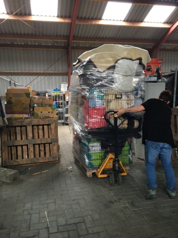 4 pallets voor Asociación de Rescate Animal Brigada Animalista Img_8611