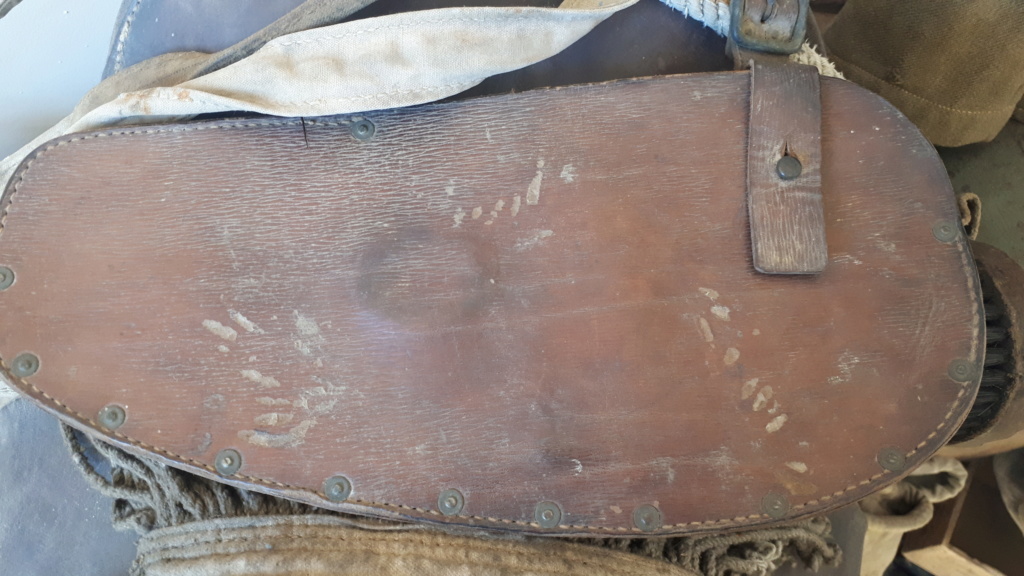 L'équipement cuir pattern 1914 : le porte-fer 20200414