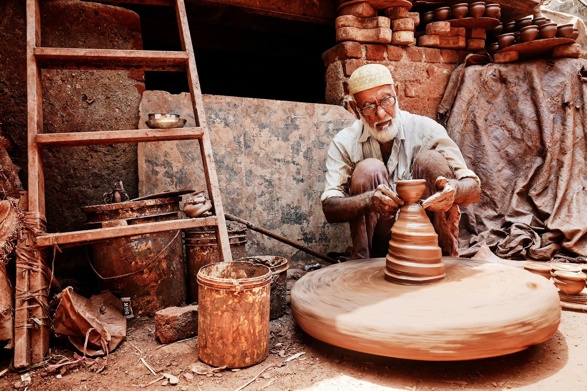 [Instants_de_vie_et_rue] Le potter de Dharavi P1130112