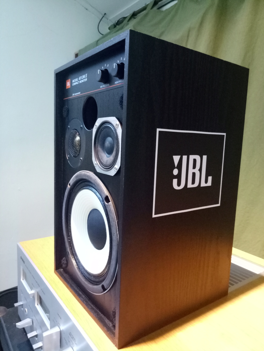 JBL 4312M mk2 compact monitor  Img20121