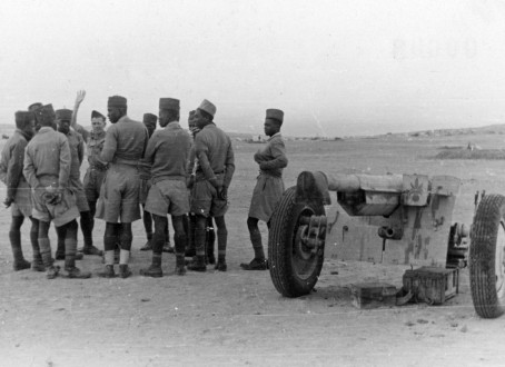 [GB Afrique] Le 1er RAC à Bir Hacheim - TERMINE  Ma_ba_10