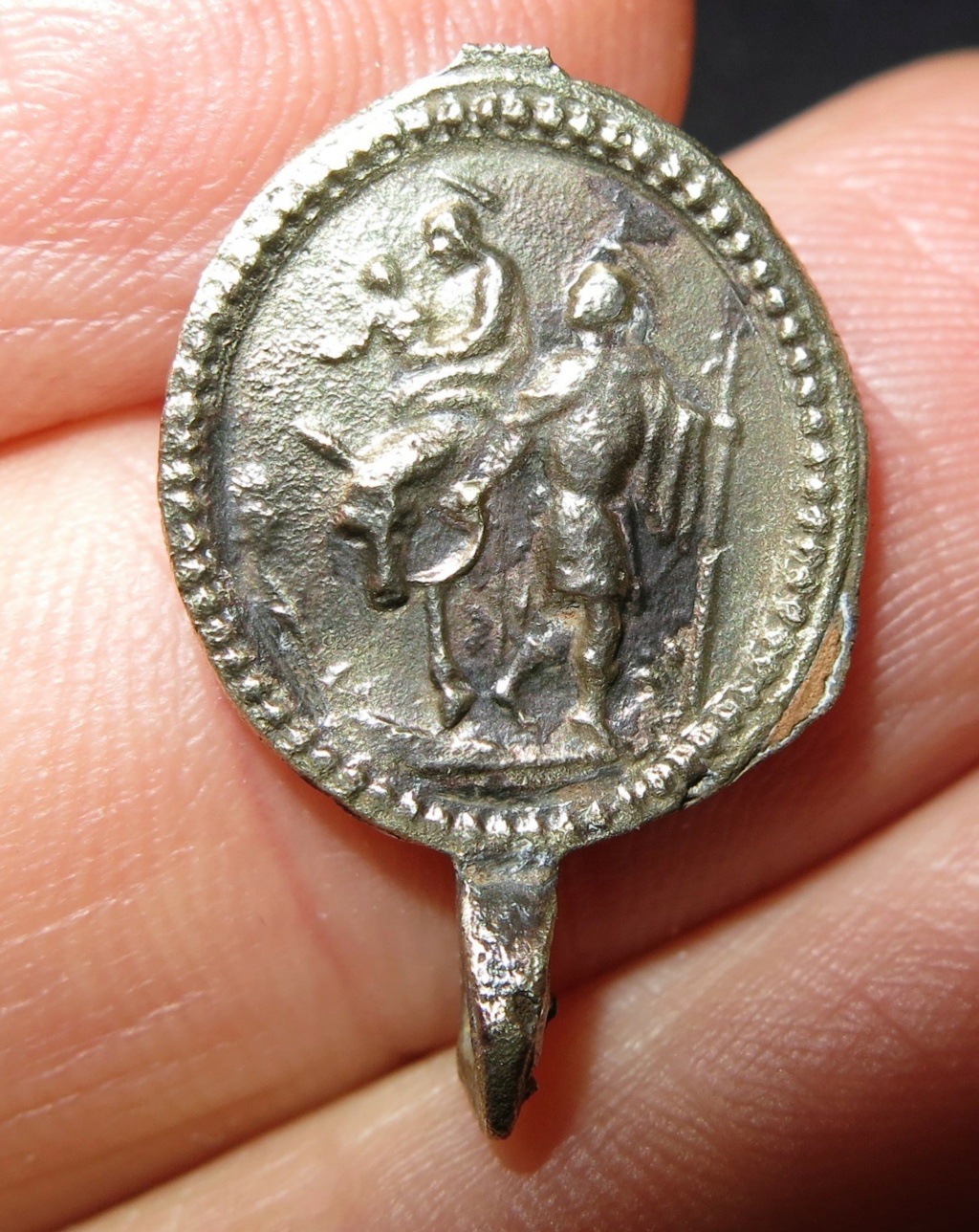 Huida a Egipto / Mater Dolorosa. Medalla intermedia de rosario, S. XVIII Medall12