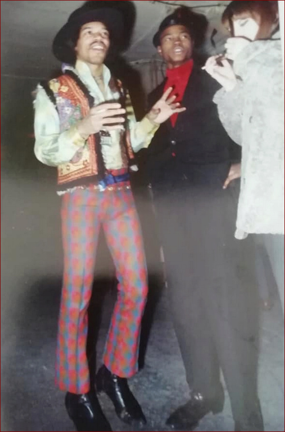 Jimi Hendrix JH + JH = double plaisir... - Page 13 Janvie10