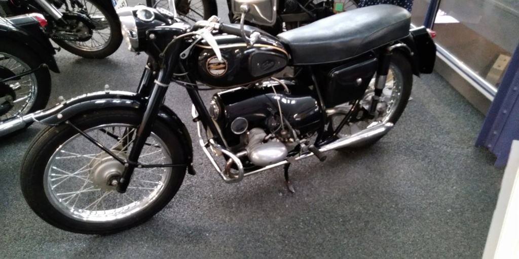 VELOCETTE Valiant (on est au FLATISTAN) P_201913