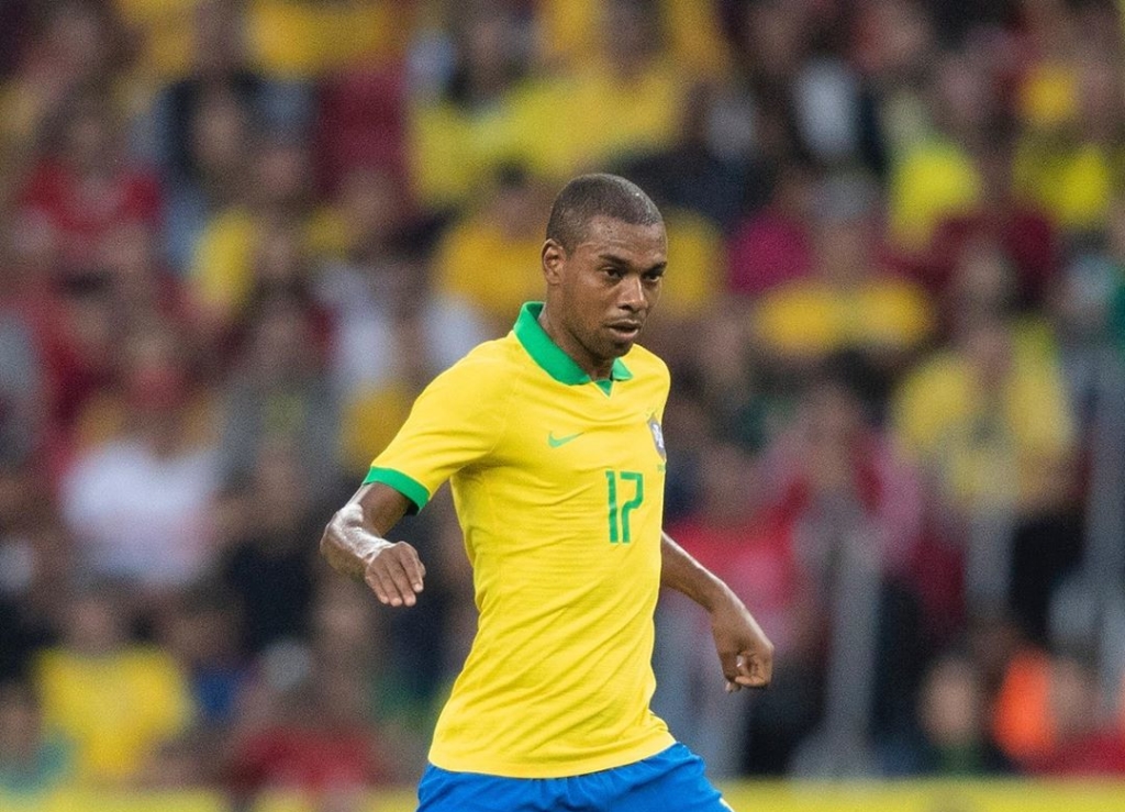 "Fernandinho, em condições, é o substituto do Casemiro", avisa Tite Fernan12