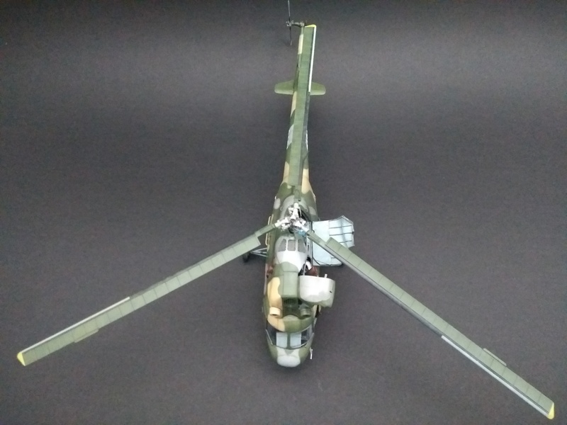 [VITRINE "Voler c'est mieux en double" ] Mil Mi-2 - Aeroplast - 1/48 Img_1206