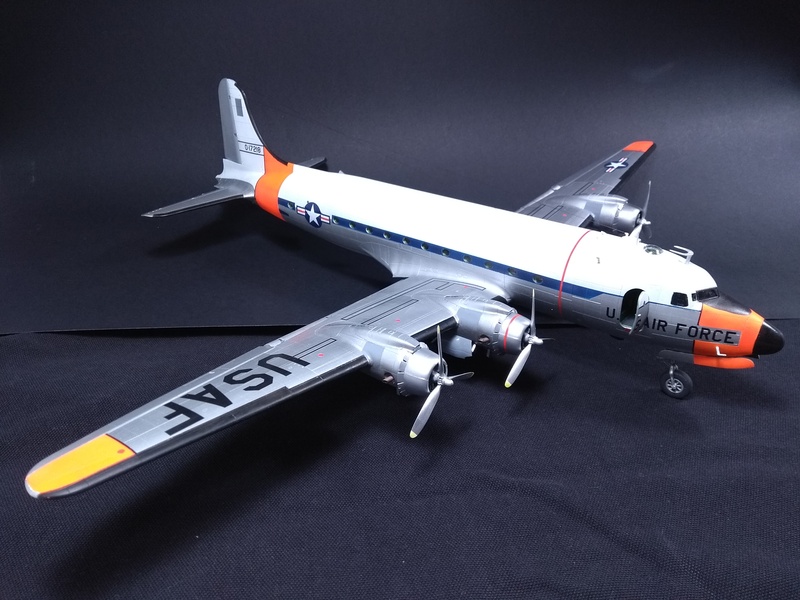 [Revell] 1/72 - Douglas C-54D Skymaster  - Page 7 Img_1288