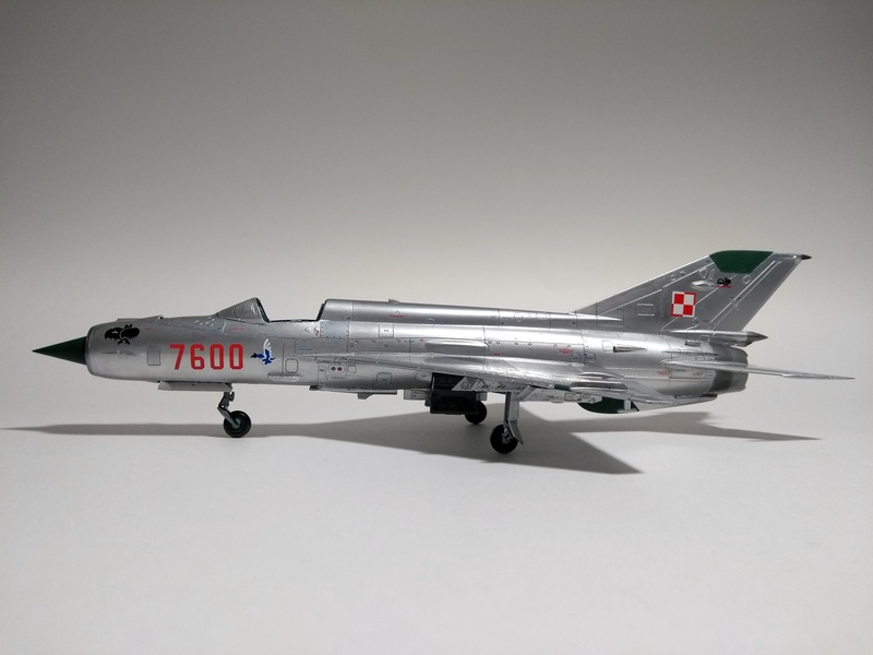 [Concours"L'Aviation Russe"]-Mig-21 MF - Eduard - 1/72 - Page 4 Img_2158