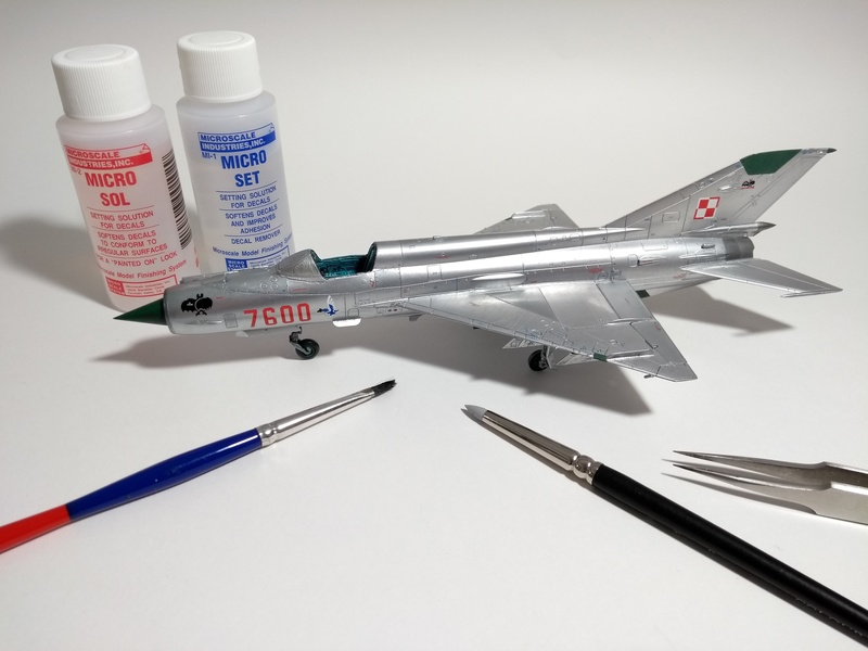 [Concours"L'Aviation Russe"]-Mig-21 MF - Eduard - 1/72 - Page 4 Img_2159